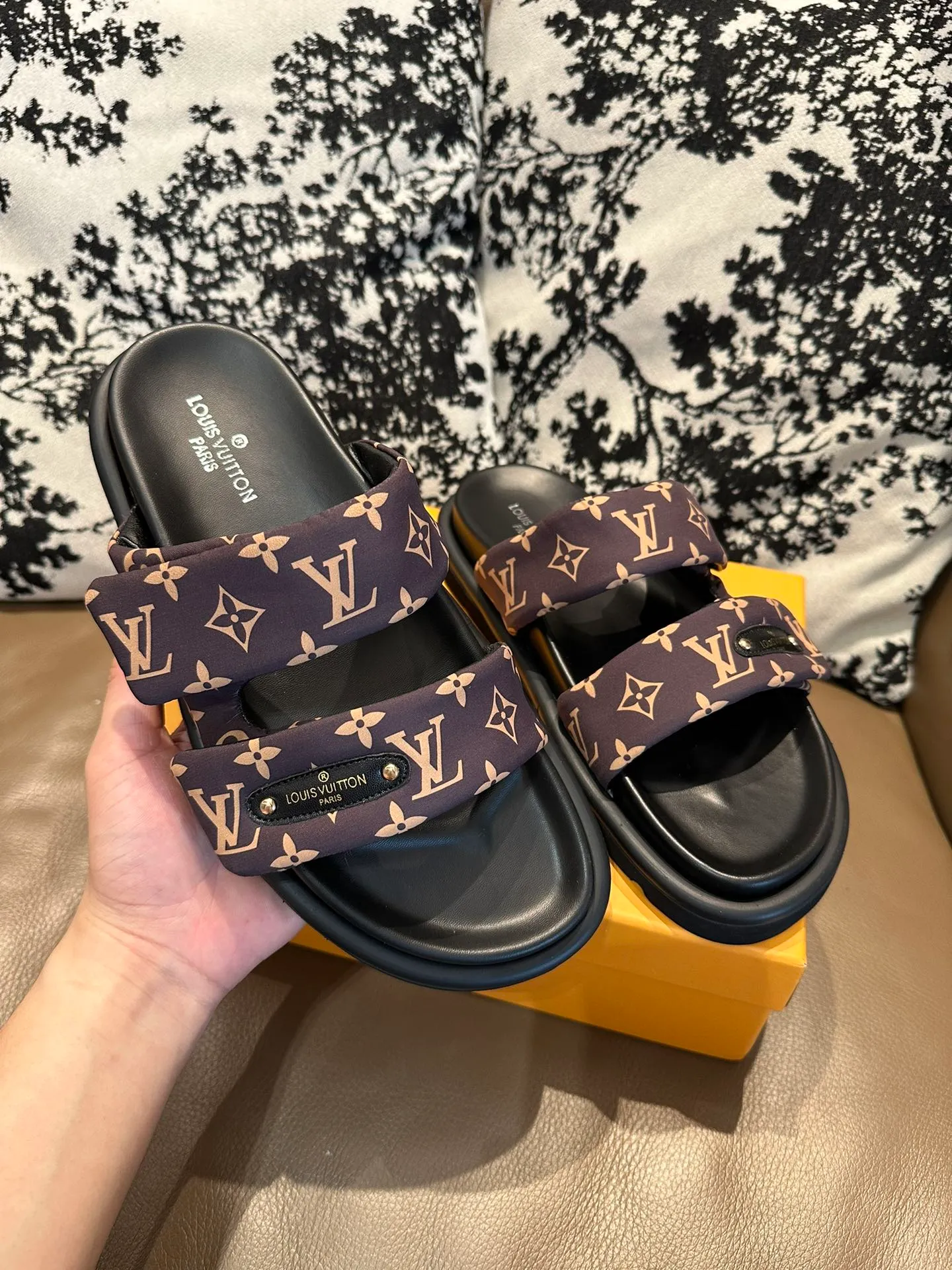 Men's shoes 💰360💰 LV. Slippers 🩴High silk fabric original PU water table rubber outsole, size 35-46